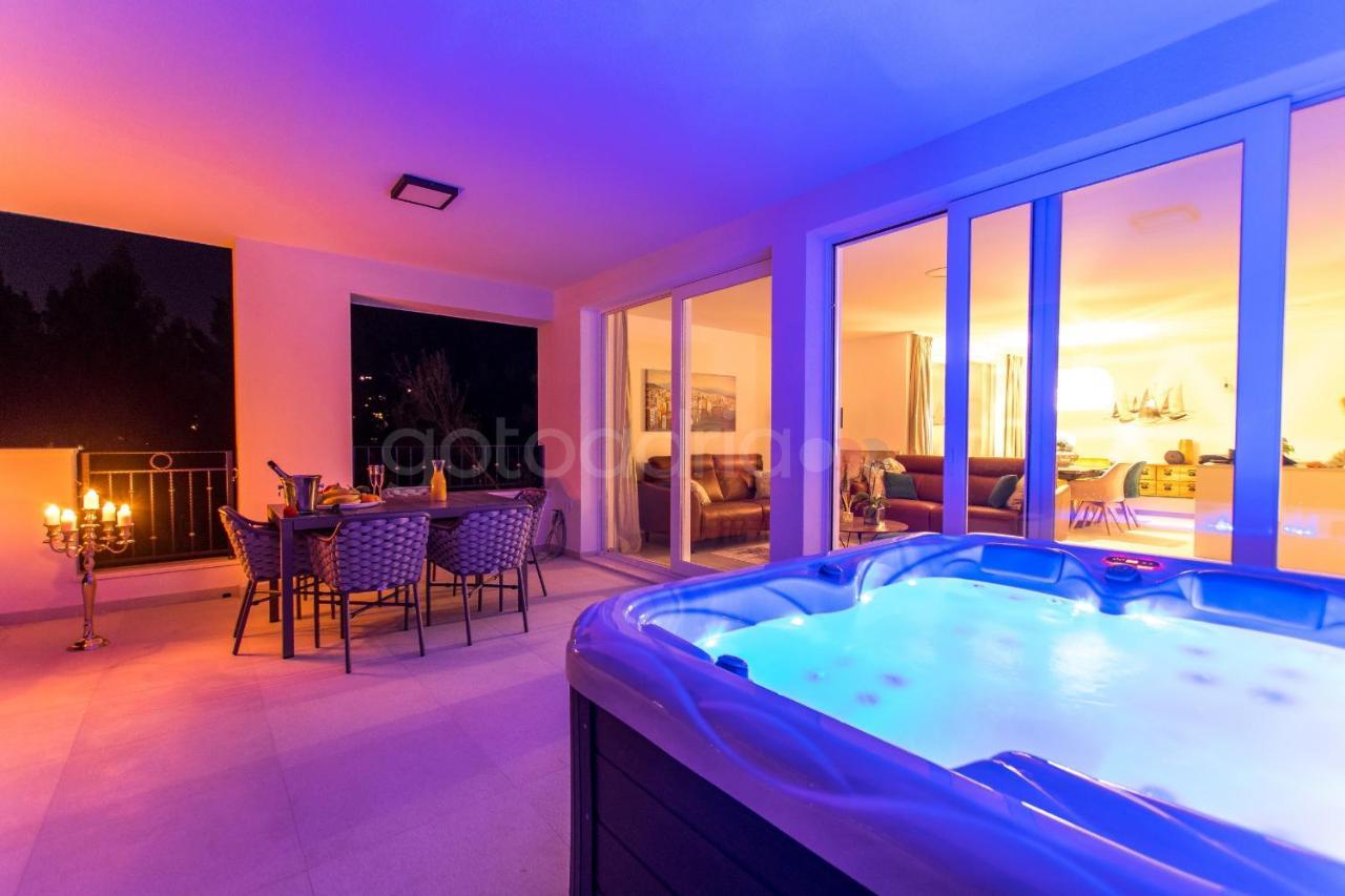 Villa Smaragd - Opal - Luxury Apt With Shared Pool And Private Hot Tub Makarska Exteriör bild