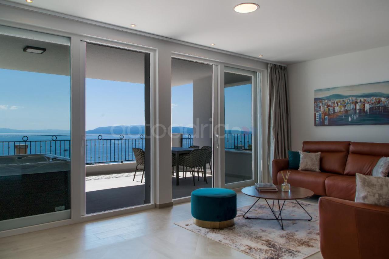 Villa Smaragd - Opal - Luxury Apt With Shared Pool And Private Hot Tub Makarska Exteriör bild