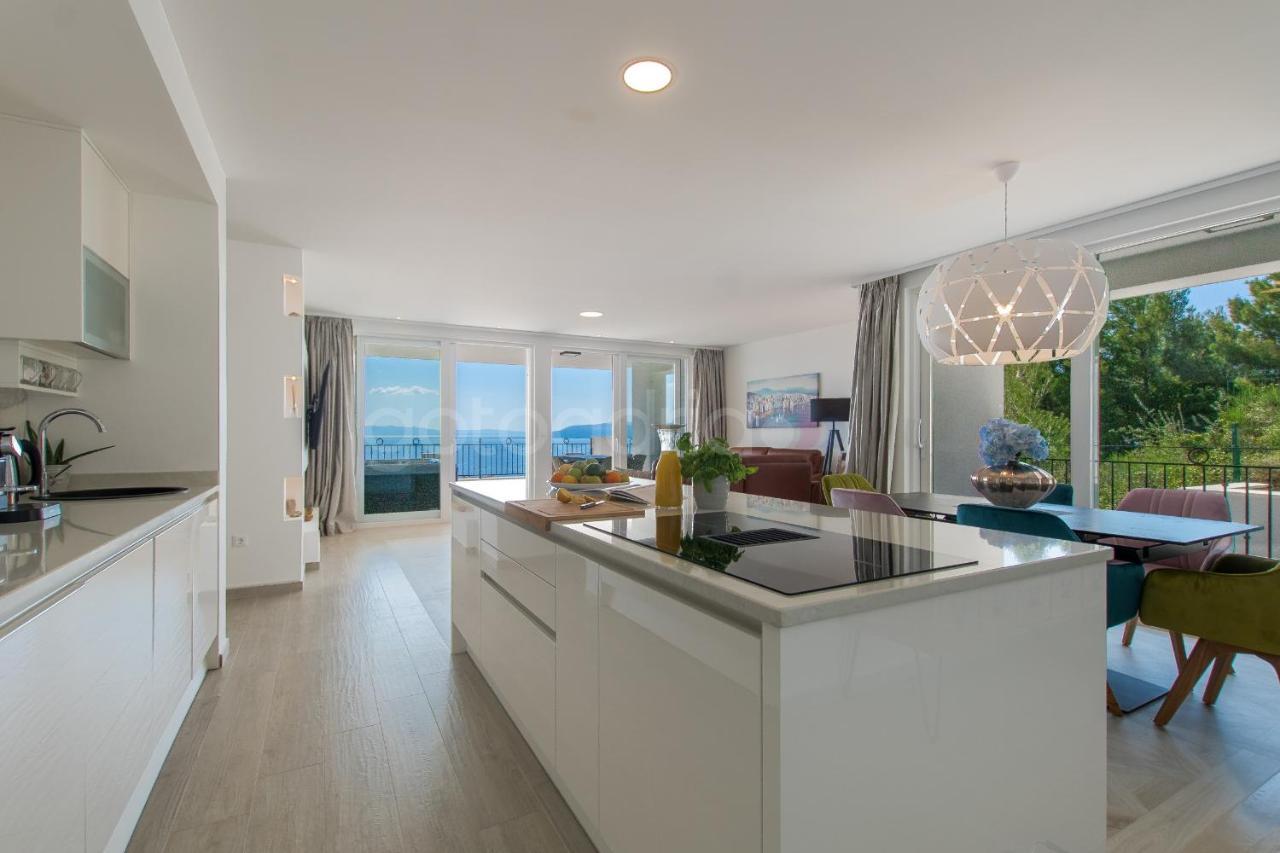 Villa Smaragd - Opal - Luxury Apt With Shared Pool And Private Hot Tub Makarska Exteriör bild