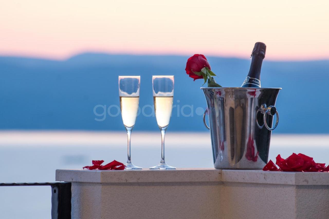 Villa Smaragd - Opal - Luxury Apt With Shared Pool And Private Hot Tub Makarska Exteriör bild