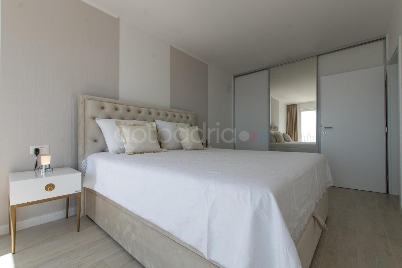 Villa Smaragd - Opal - Luxury Apt With Shared Pool And Private Hot Tub Makarska Exteriör bild