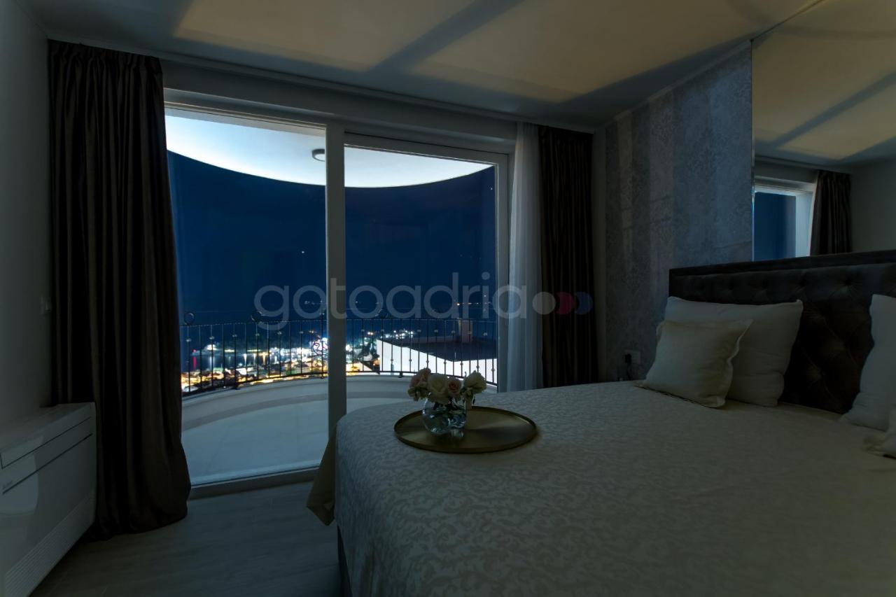 Villa Smaragd - Opal - Luxury Apt With Shared Pool And Private Hot Tub Makarska Exteriör bild