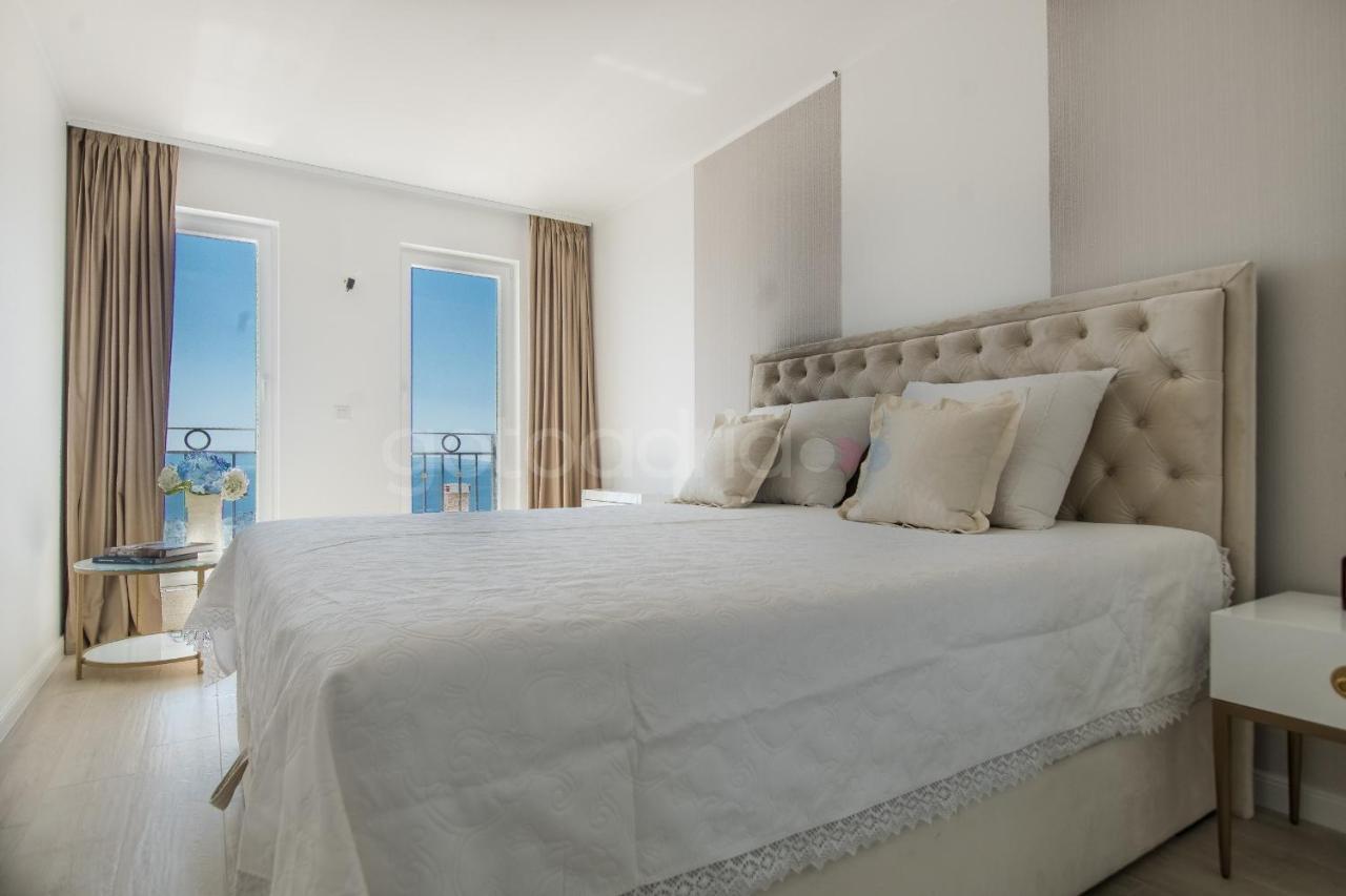 Villa Smaragd - Opal - Luxury Apt With Shared Pool And Private Hot Tub Makarska Exteriör bild