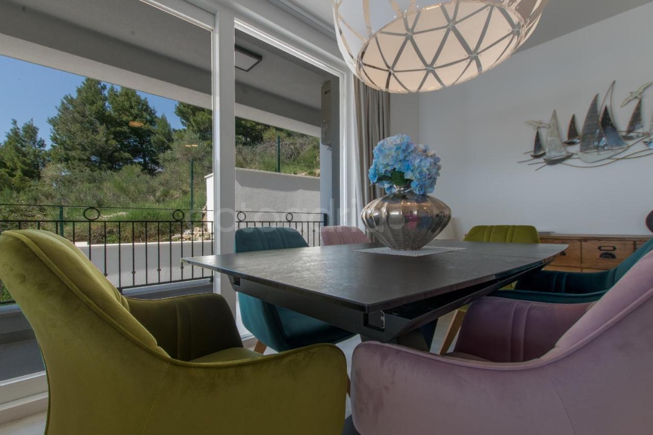 Villa Smaragd - Opal - Luxury Apt With Shared Pool And Private Hot Tub Makarska Exteriör bild
