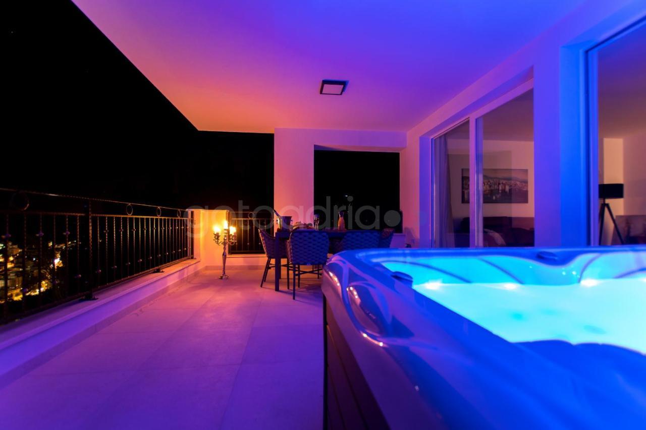Villa Smaragd - Opal - Luxury Apt With Shared Pool And Private Hot Tub Makarska Exteriör bild