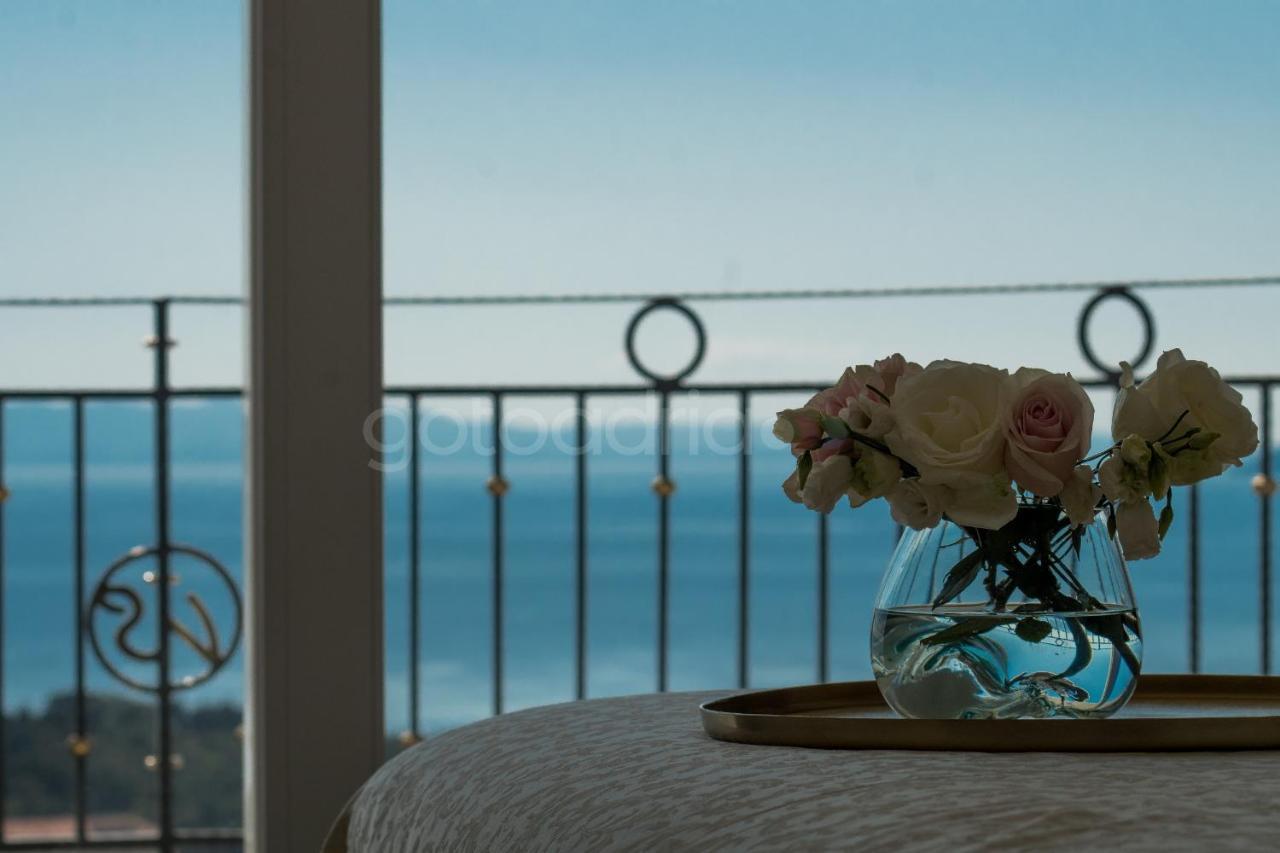 Villa Smaragd - Opal - Luxury Apt With Shared Pool And Private Hot Tub Makarska Exteriör bild