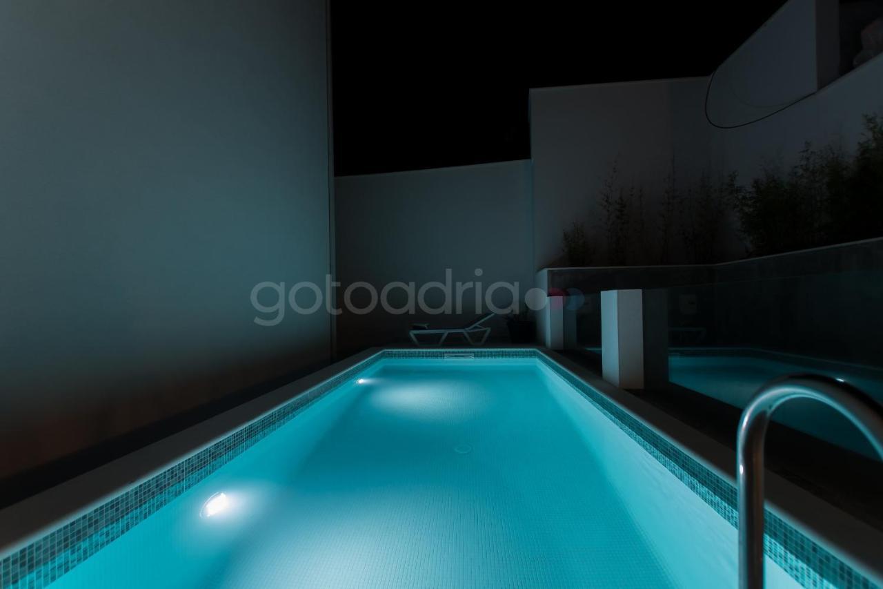 Villa Smaragd - Opal - Luxury Apt With Shared Pool And Private Hot Tub Makarska Exteriör bild